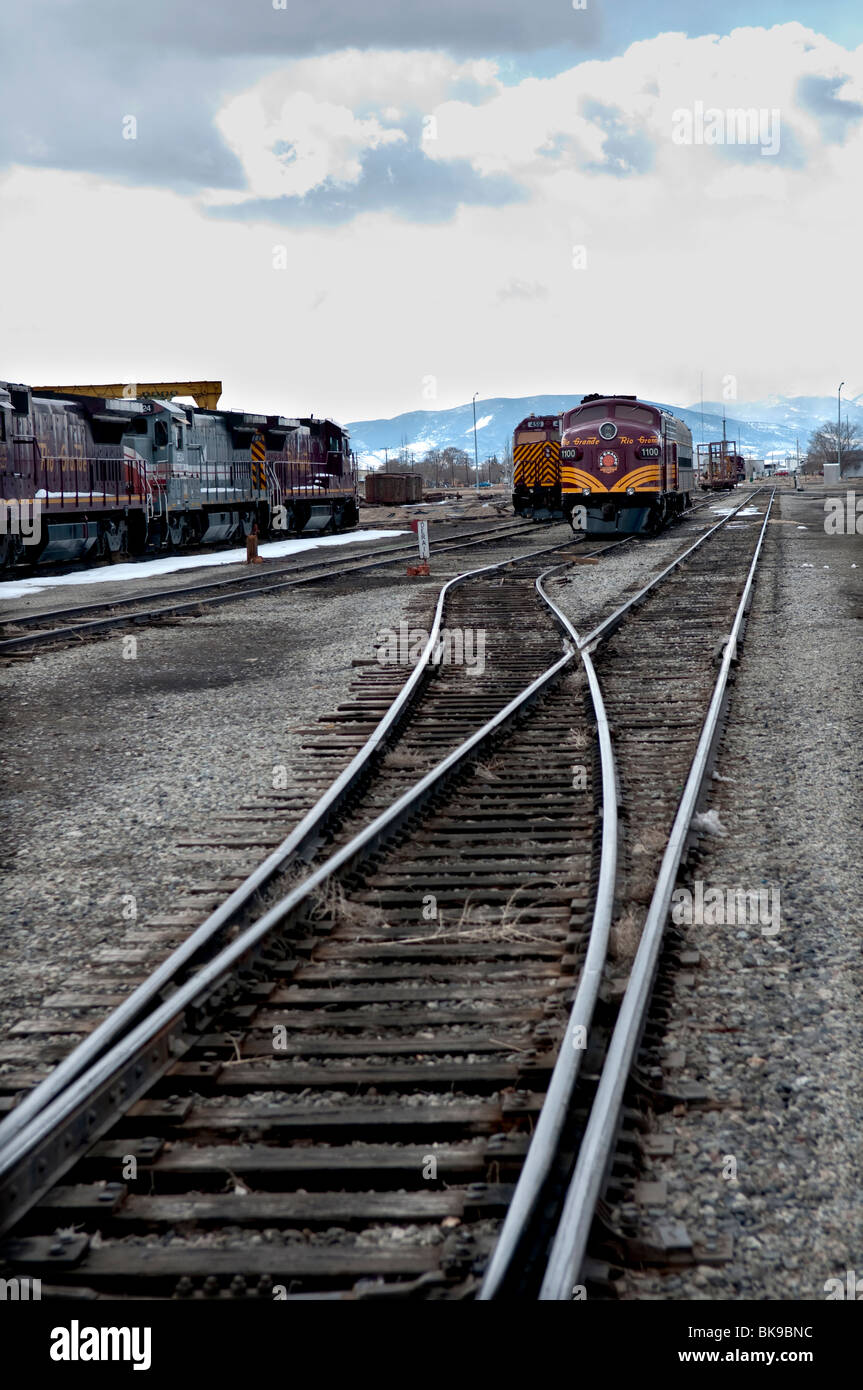 Última Primavera En Colorado: Túneles De Ferrocarril De Midland a Lo Largo  Del Río Arkansas Imagen de archivo - Imagen de verano, coche: 154513049