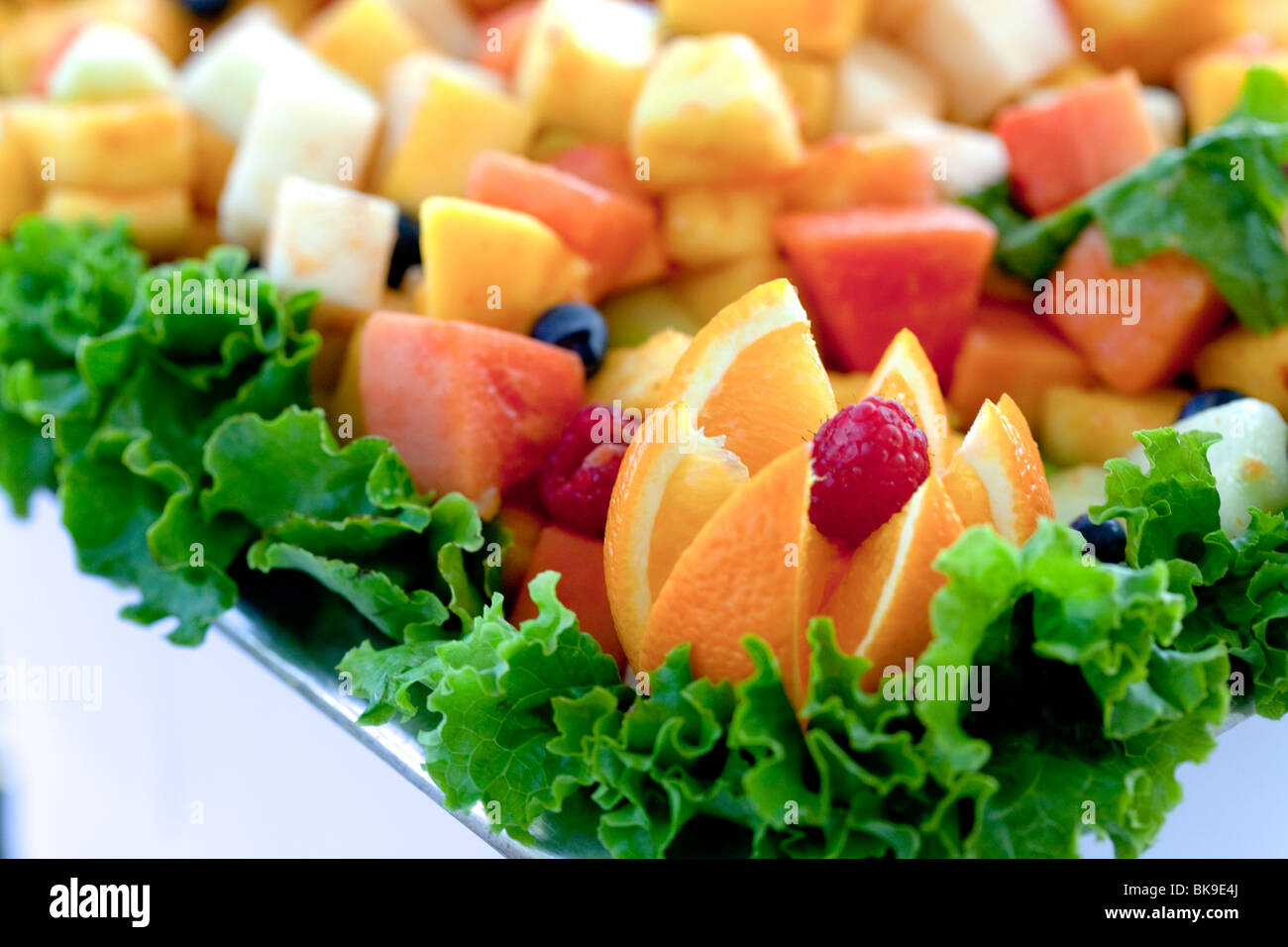 Plato de frutas frescas Foto de stock