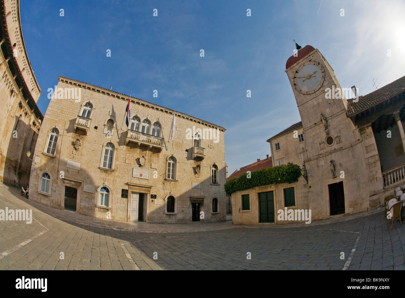 Fachada de la catedral, la Catedral de San Lorenzo, Trogir, Split-Dalmatia County, Croacia Foto de stock