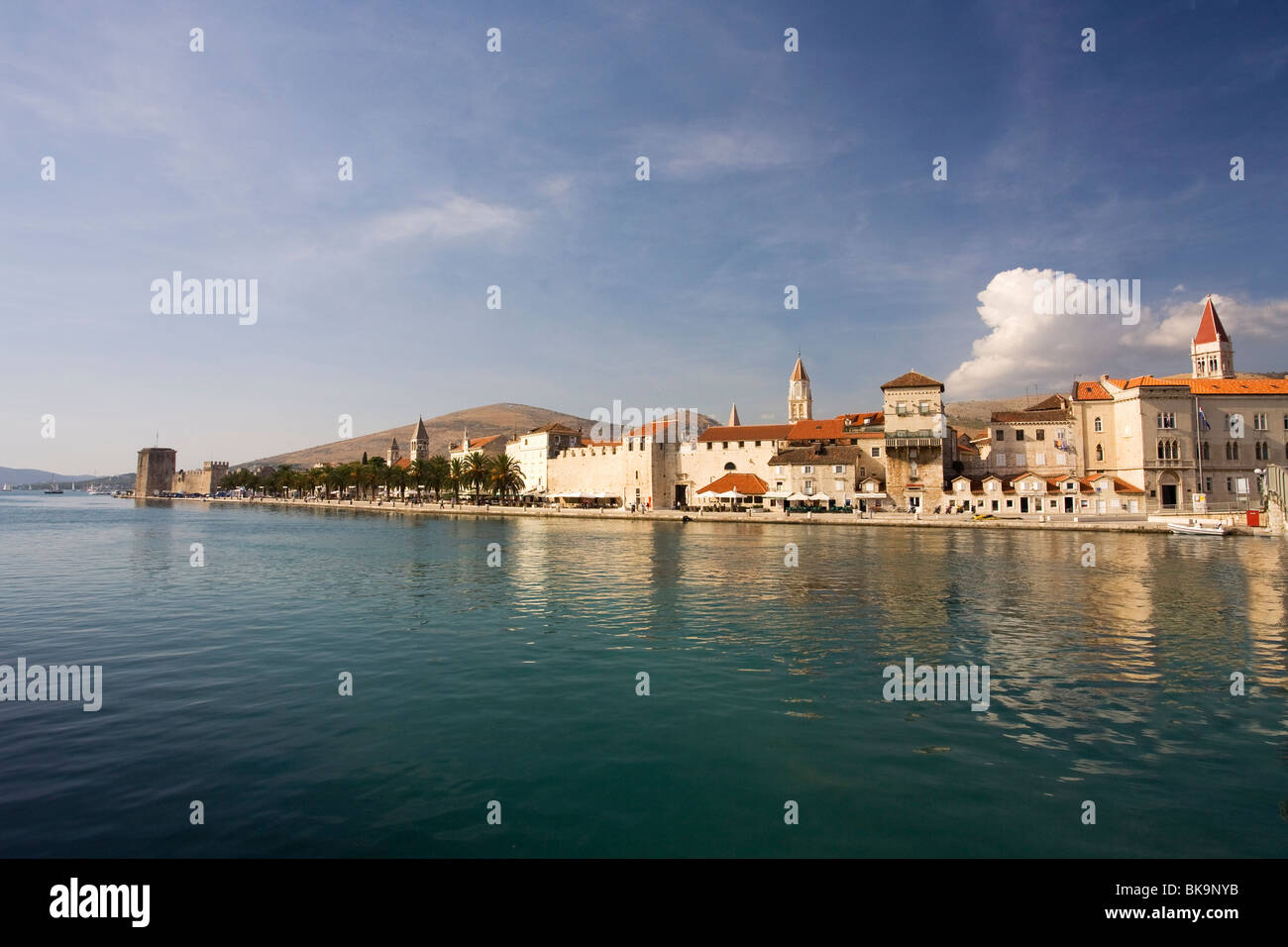 La ciudad a la orilla del mar, Trogir, Split-Dalmatia County, Croacia Foto de stock