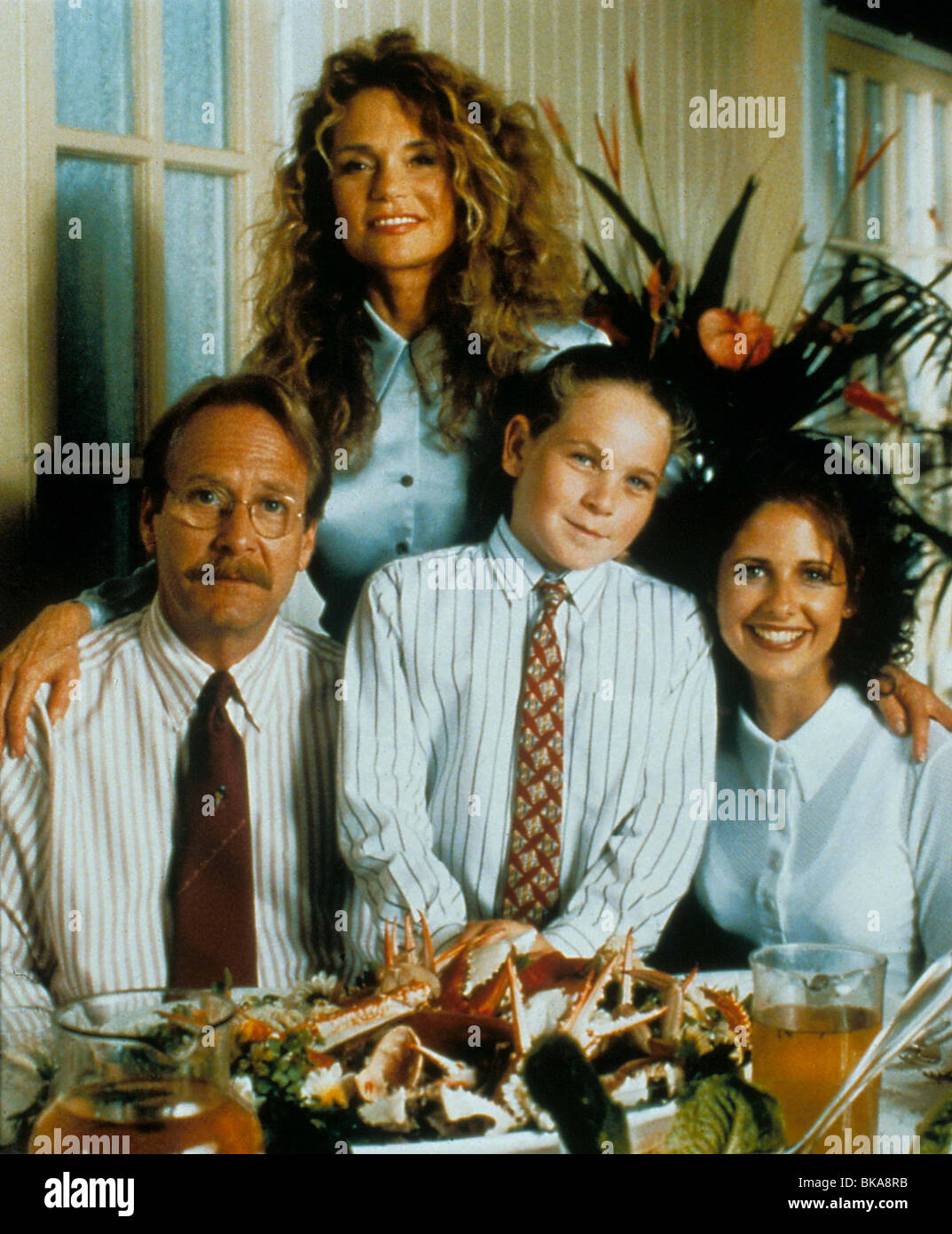 BEVERLY HILLS FAMILIA ROBINSON (TV) COPYRIGHT DISNEY MARTIN MULL, Dyan Cannon, Ryan O' Donohue, Sarah Michelle Gellar BVFM 002 Foto de stock