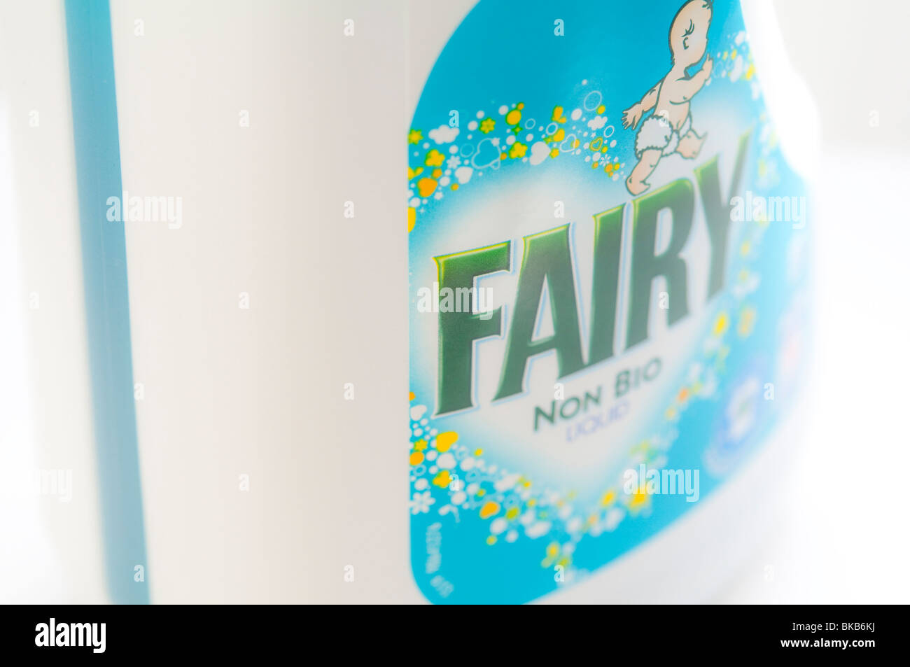Fairy ropa detergente líquido, con 'clave' de alta blancura Fotografía de  stock - Alamy