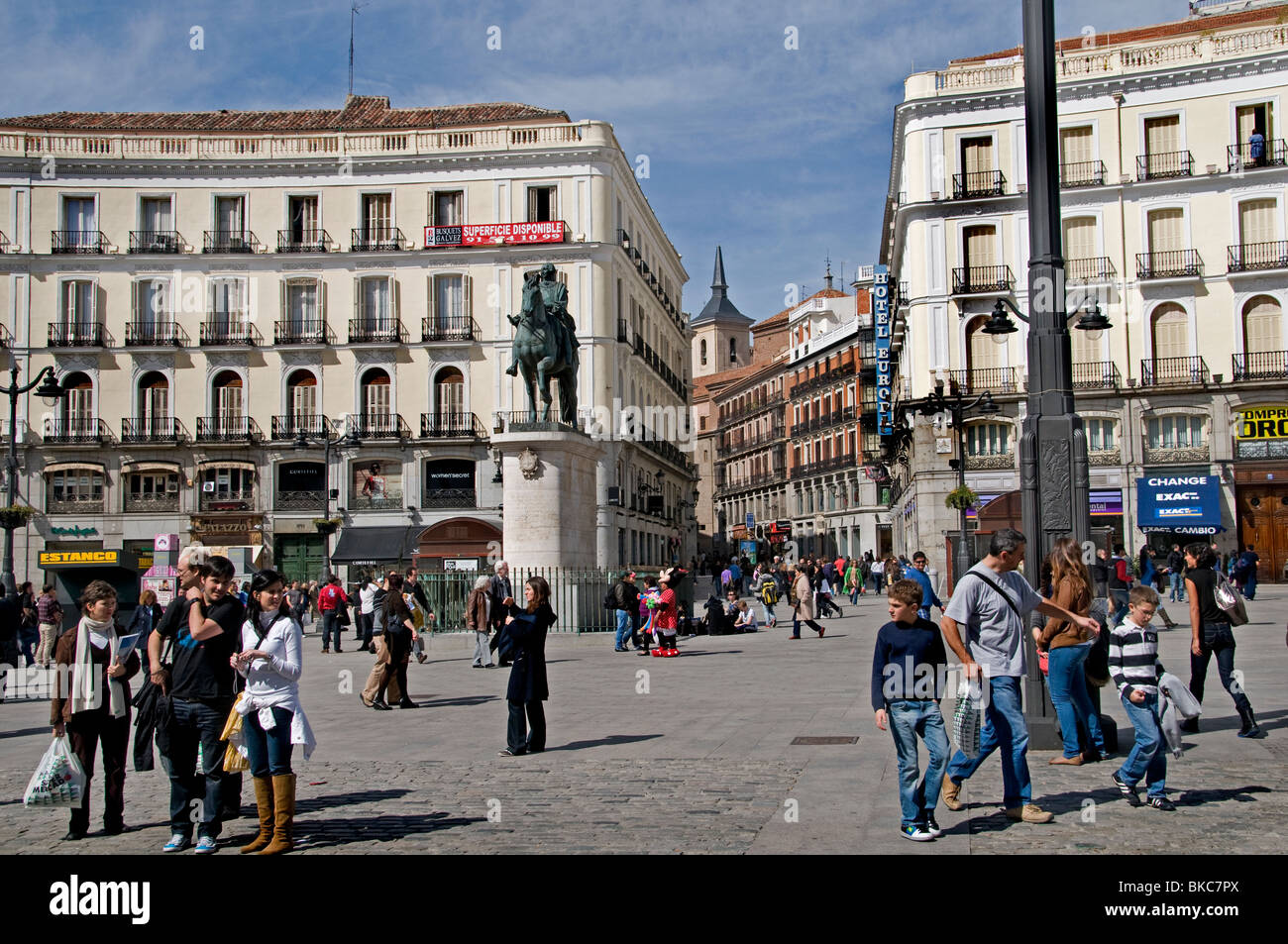 La Plaza de la Puerta del Sol Madrid España Ciudad vieja Fotografía de  stock - Alamy