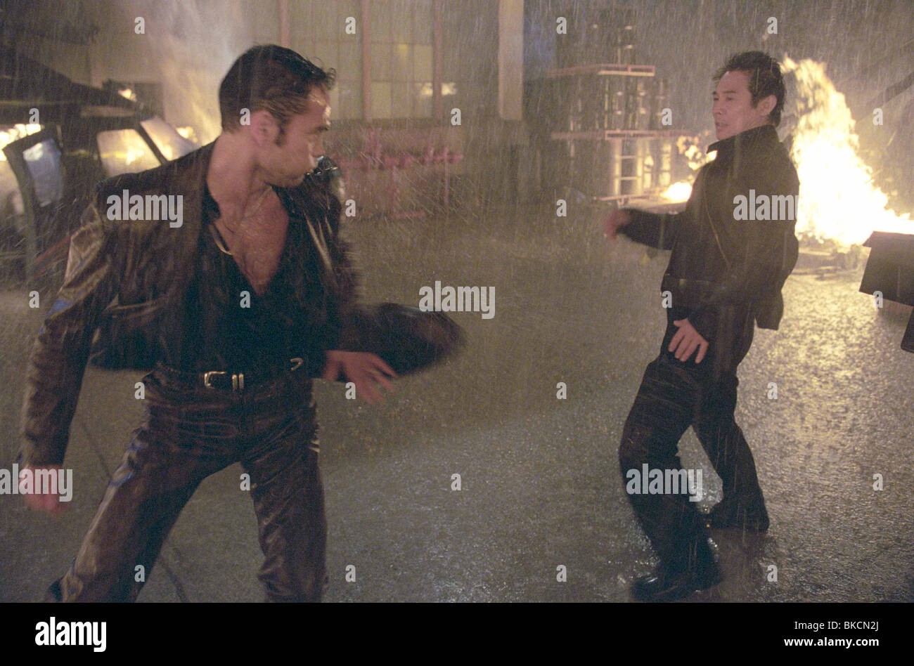 2 soporte de la tumba (2003) la CUNA A LA TUMBA (ALT) Mark Dacascos, Jet Li  C2TG 002-C320-8 Fotografía de stock - Alamy