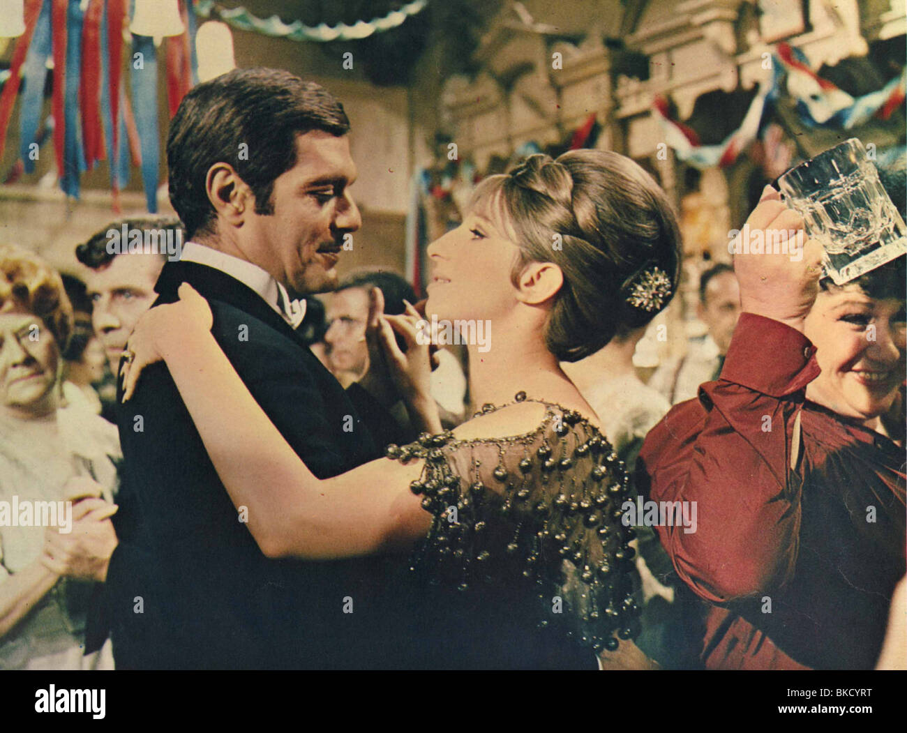 FUNNY GIRL (1968) Omar Sharif, Barbra Streisand FNG 010FOH Fotografía