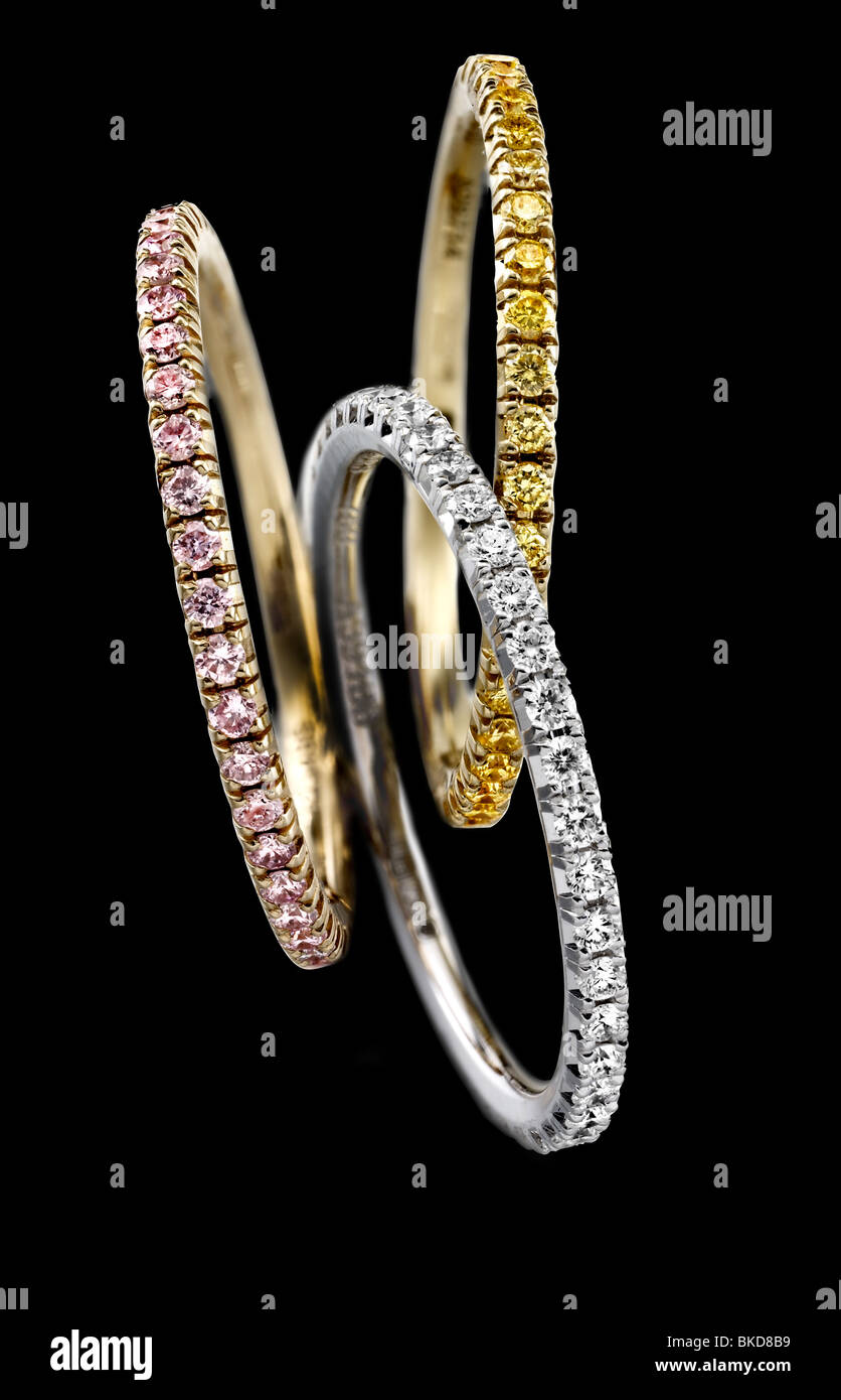 Tres anillos de oro color Diamond Eternity Fotografía de stock - Alamy