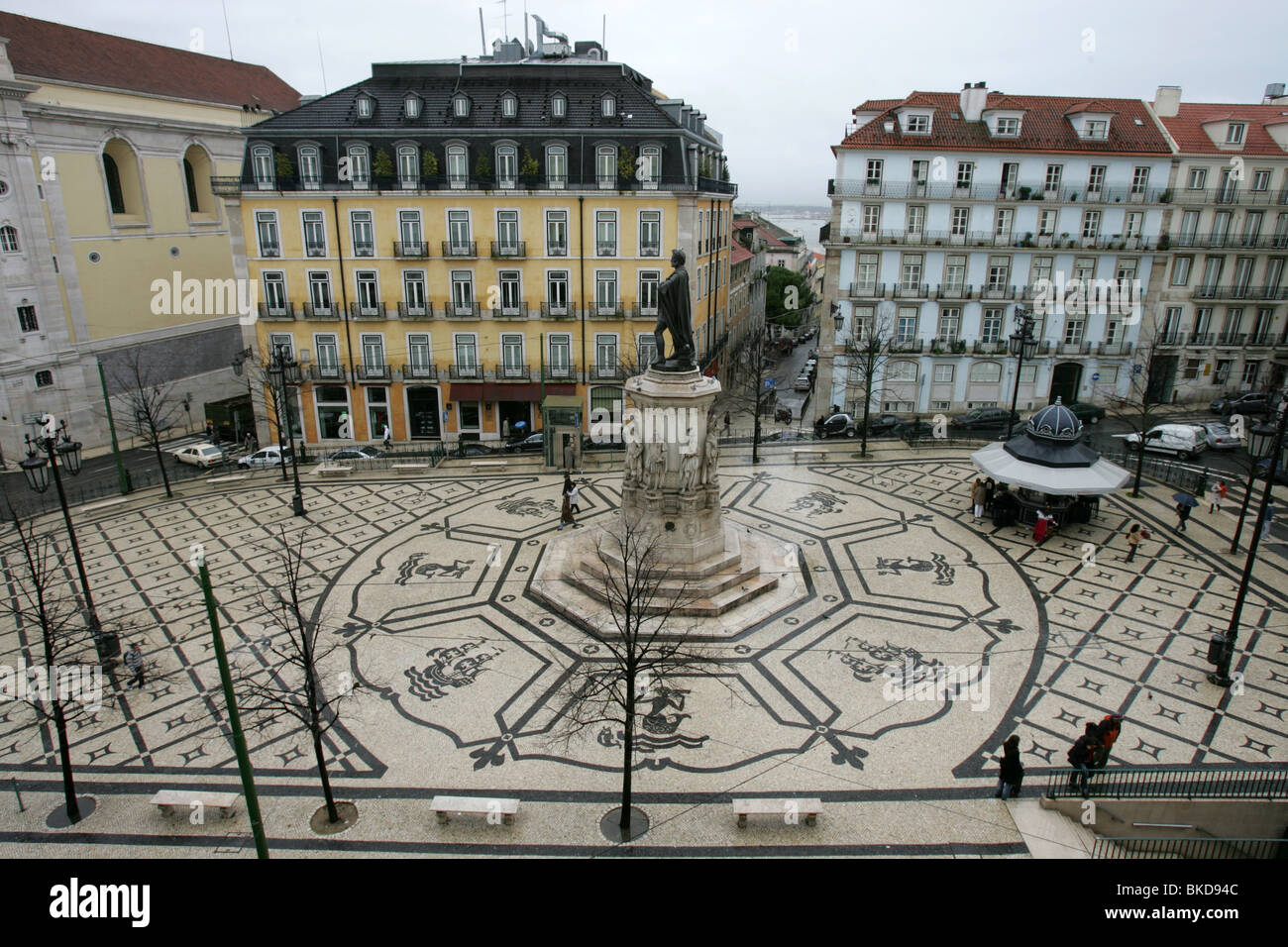 Plaza Luís de Camões, en Lisboa, Portugal Fotografía de stock - Alamy
