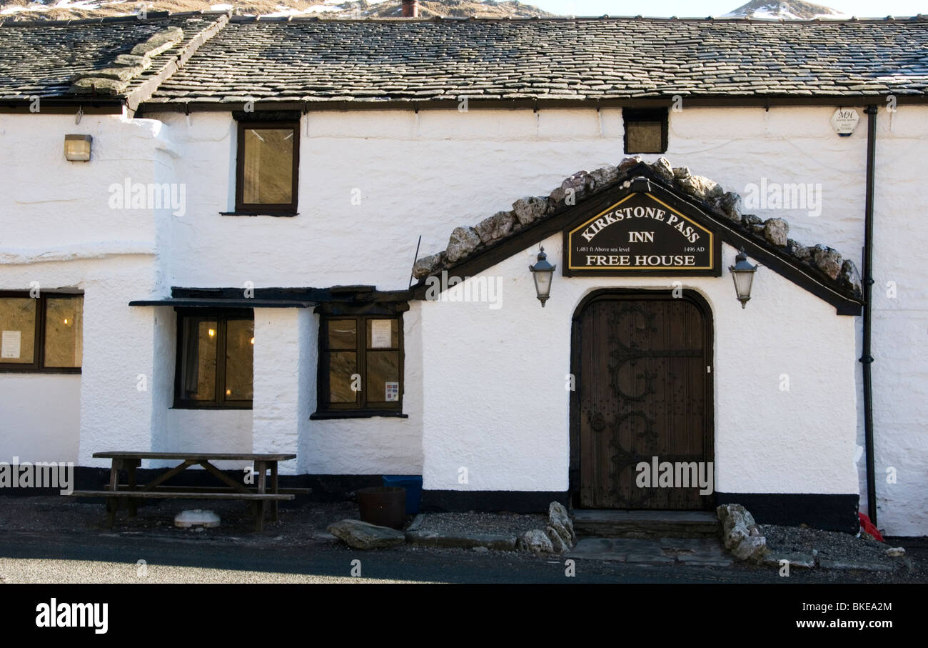La Kirkstone Pass Inn en el distrito inglés de Lake District. Foto de stock