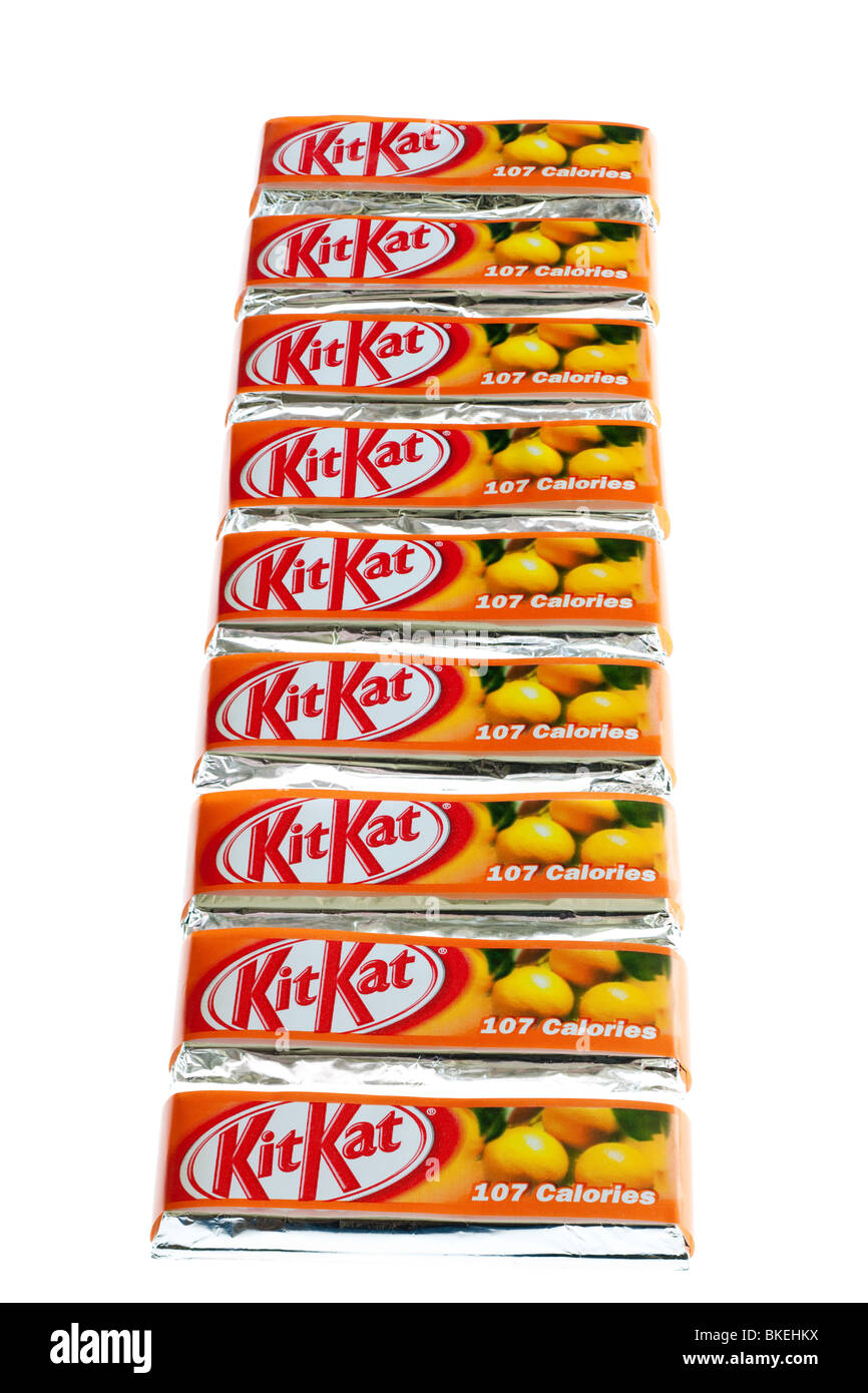 Nueve dos dedos individuales paquetes de sabor naranja Nestlé KitKat Foto de stock