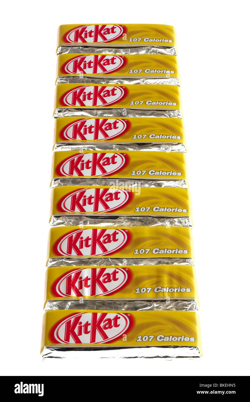 9 packs con dos dedos de Nestlé KitKat galletas con sabor de caramelo Foto de stock