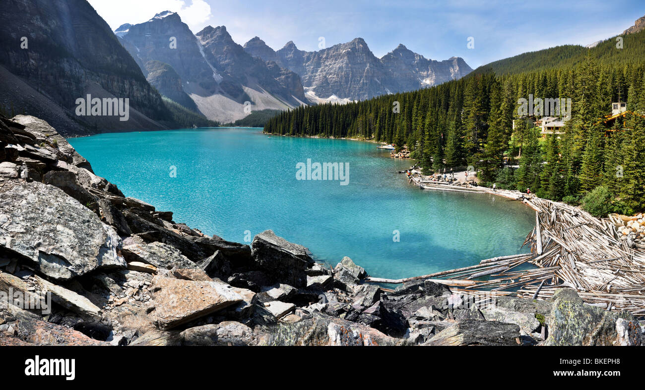 Vista panorámica del lago Moraine, en el Parque Nacional Banff Foto de stock