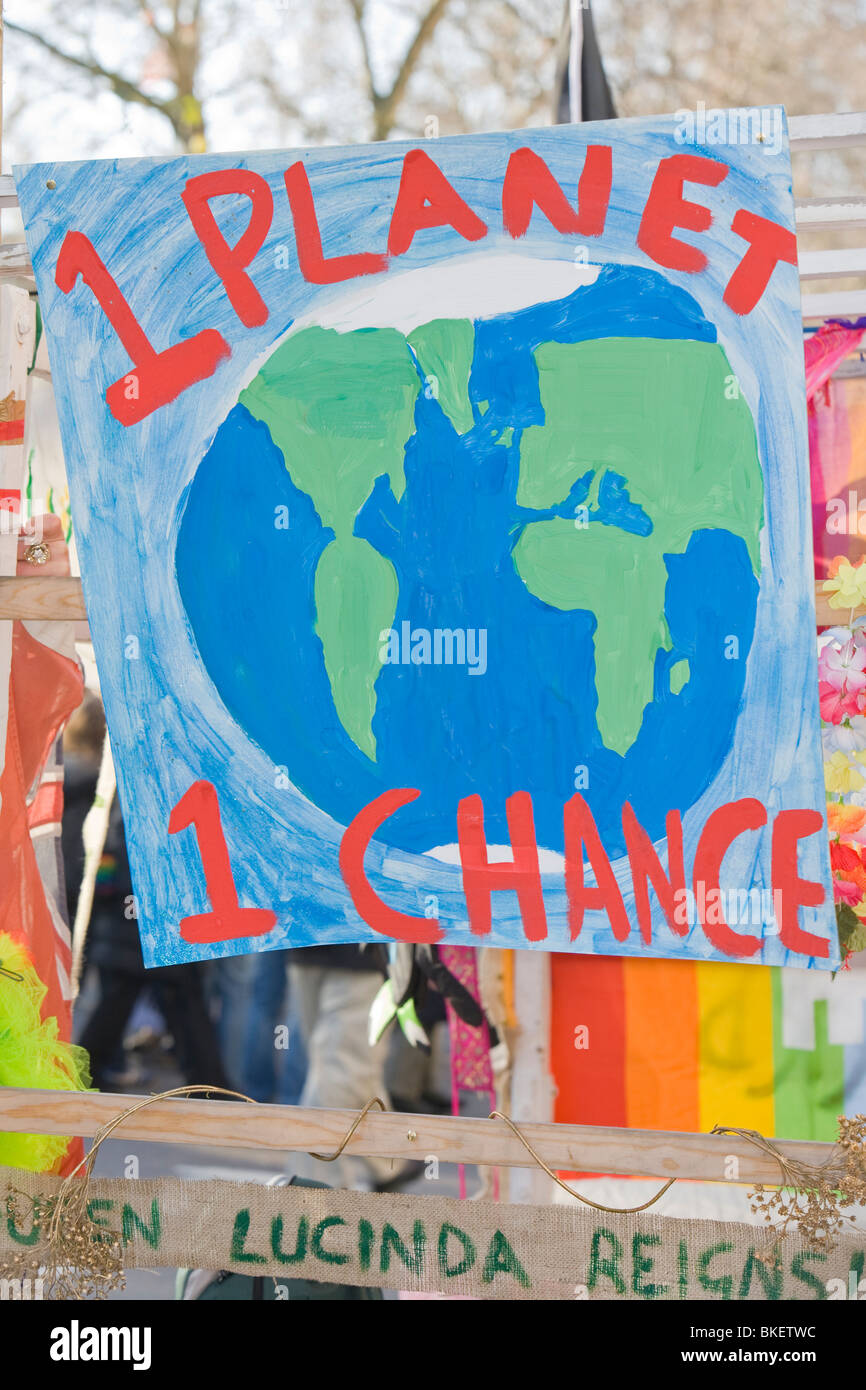 Pancartas de protesta en un rally de cambio climático en Londres, diciembre de 2008 Foto de stock