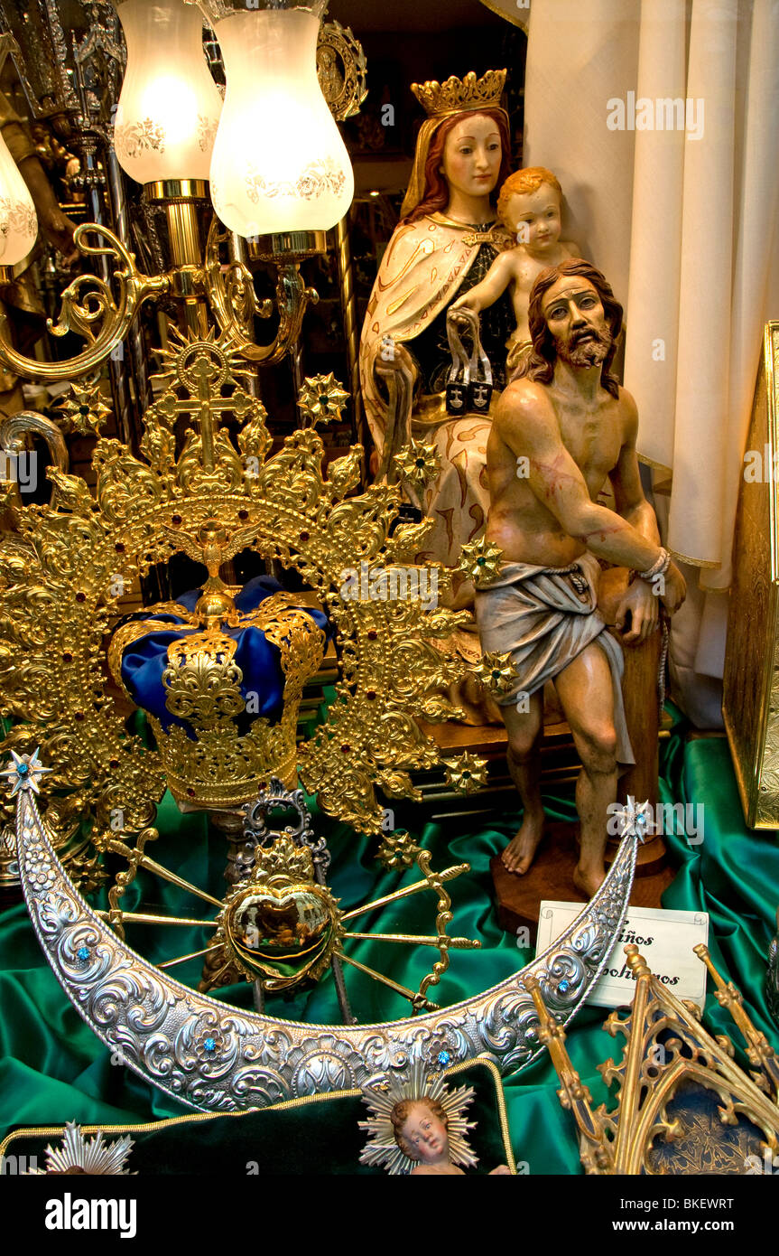 Madrid España Tienda de religión católica Cristo Foto de stock