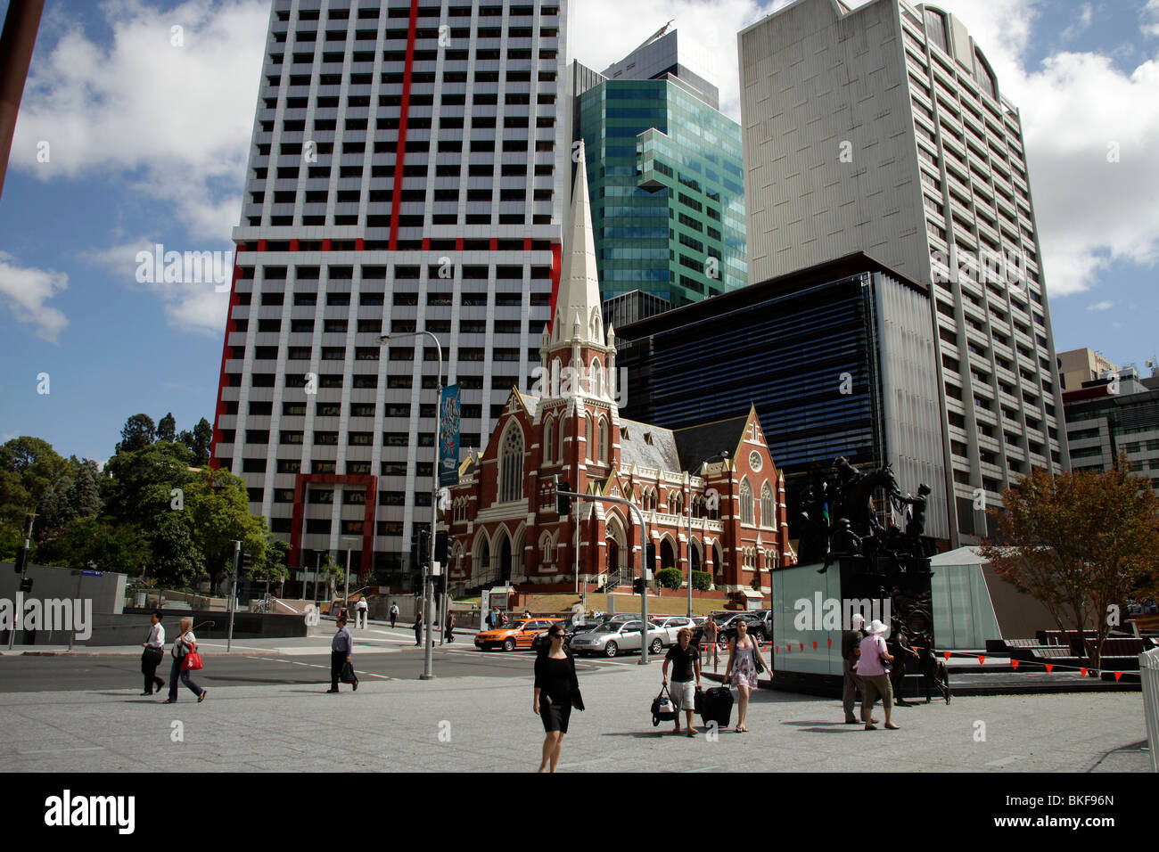 King George Square y Albert Street Iglesia Unida en Brisbane, Queensland, Australia Foto de stock