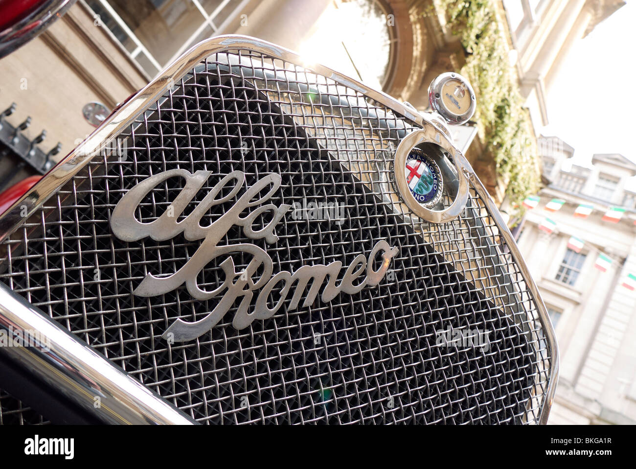 Alfa Romeo Coche Vintage Grill monograma cromado Foto de stock