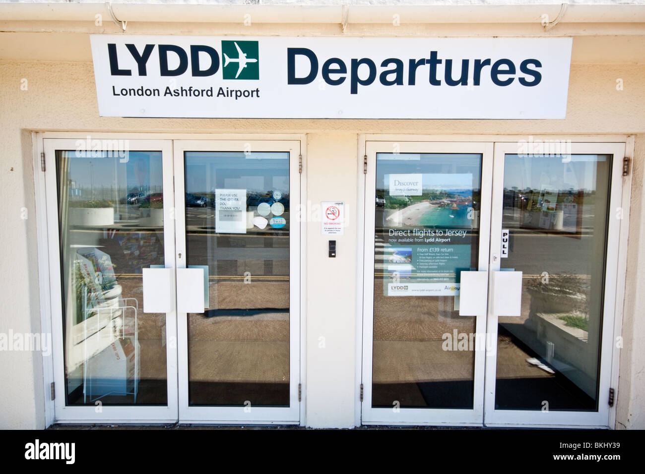 Aeropuerto de Lydd firmar Aviso salidas Ashford Kent Foto de stock