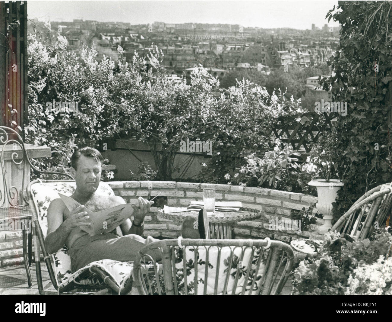 Cuando se genera suficiente intriga de París (1963), William Holden PWIS 001P Foto de stock
