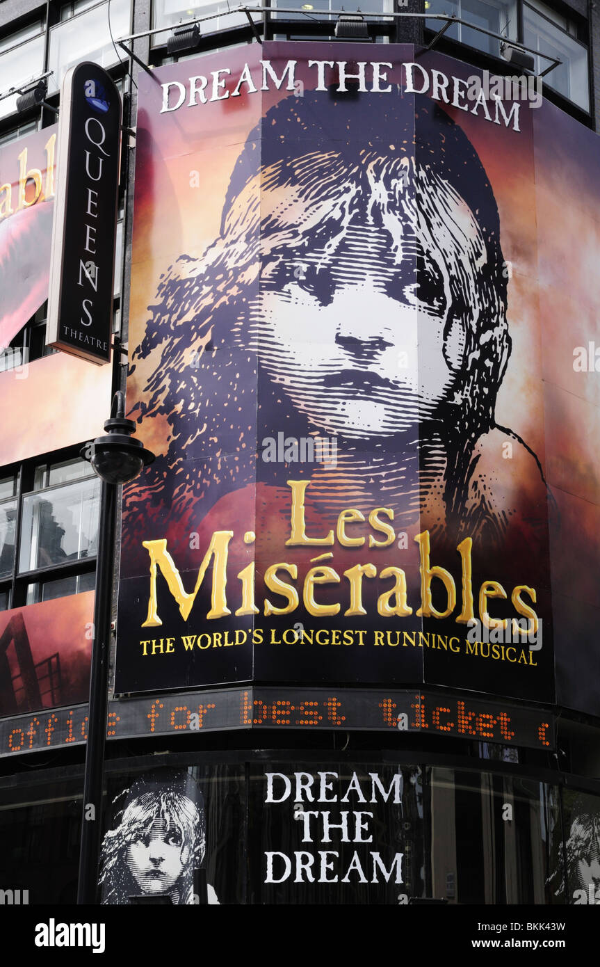 Los Miserables cartelera en el Teatro Queen's, Shaftesbury Avenue, Londres, Inglaterra, Reino Unido. Foto de stock