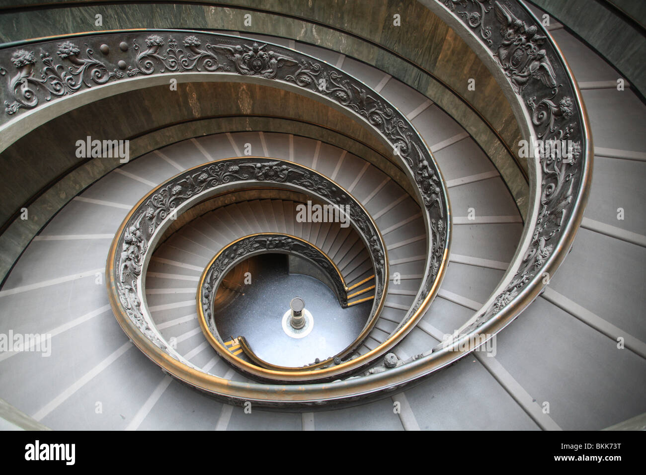 Escalera de caracol de los Museos del Vaticano, Roma, Italia Foto de stock