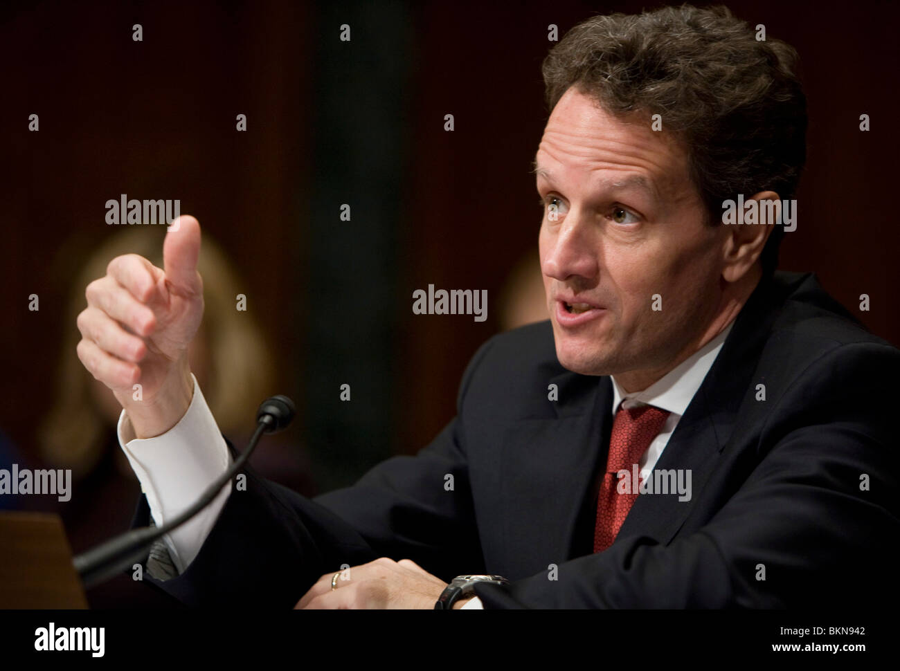 El Secretario del Tesoro, Timothy Geithner testifica en Capitol Hill. Foto de stock