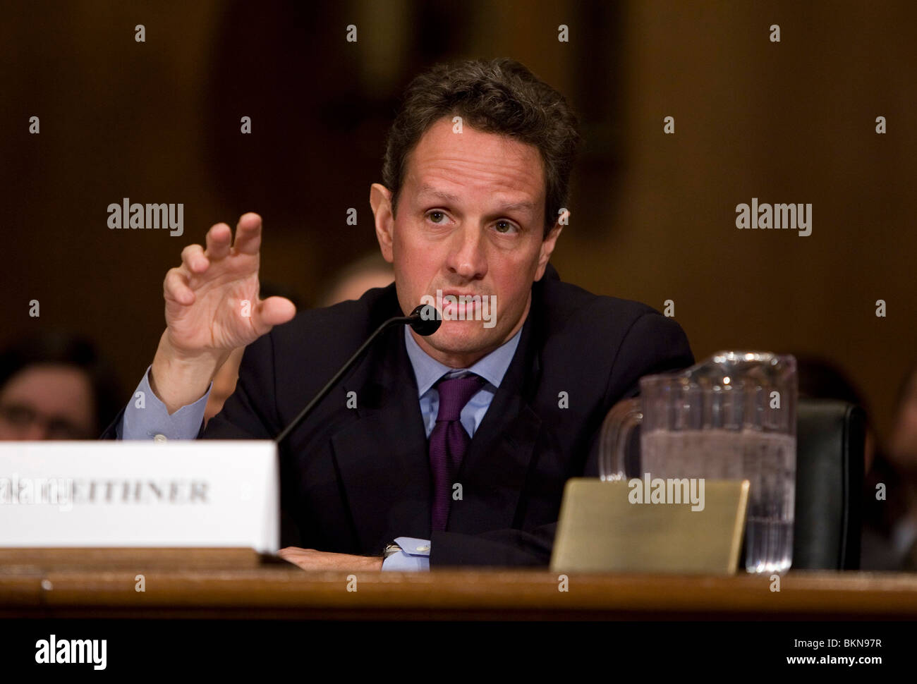 El Secretario del Tesoro, Timothy Geithner testifica en Capitol Hill. Foto de stock