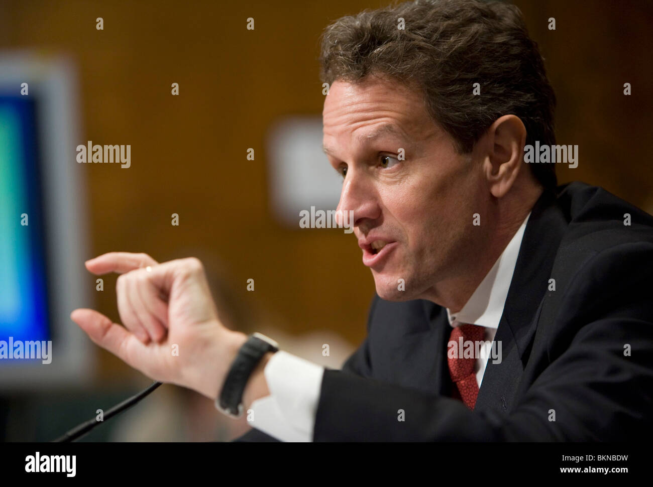 El Secretario del Tesoro, Timothy Geithner testifica en Capitol Hill. Foto de stock