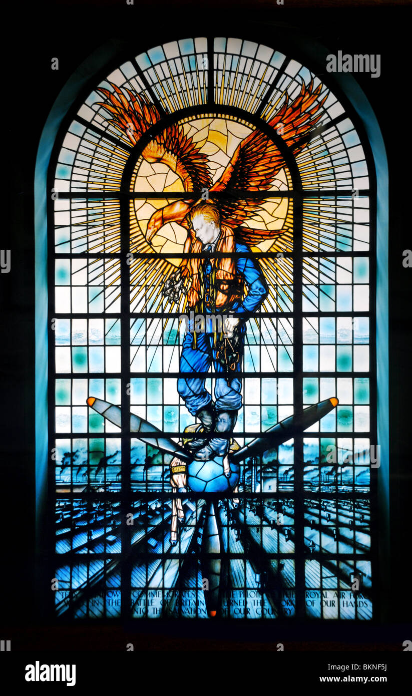 Réplica de las vidrieras Rolls-Royce Batalla de Bretaña ventana, dedicada a la Segunda Guerra Mundial los pilotos. Foto de stock