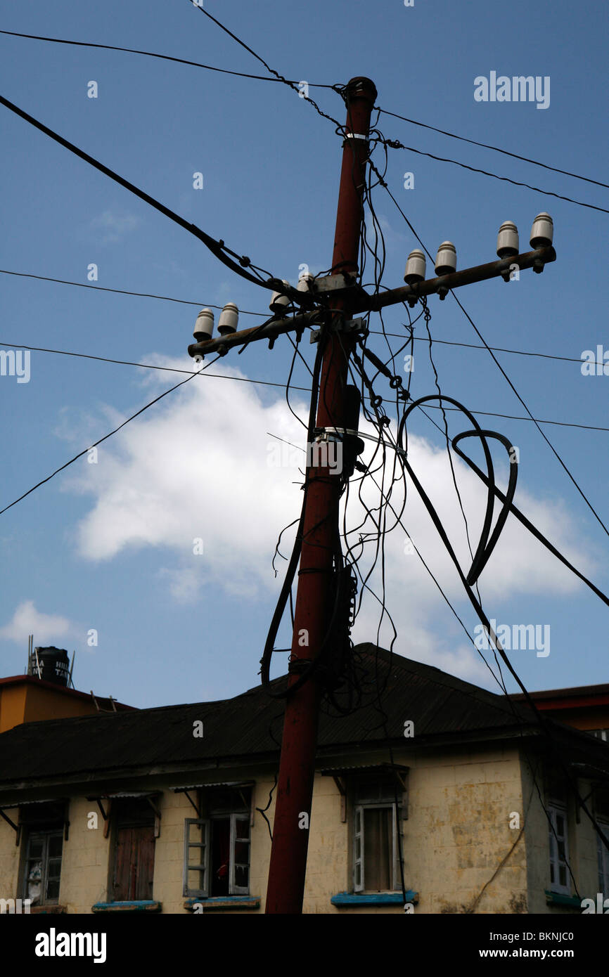 El estado de electricidad y comunicación en Freetown, Sierra Leona, África occidental Foto de stock