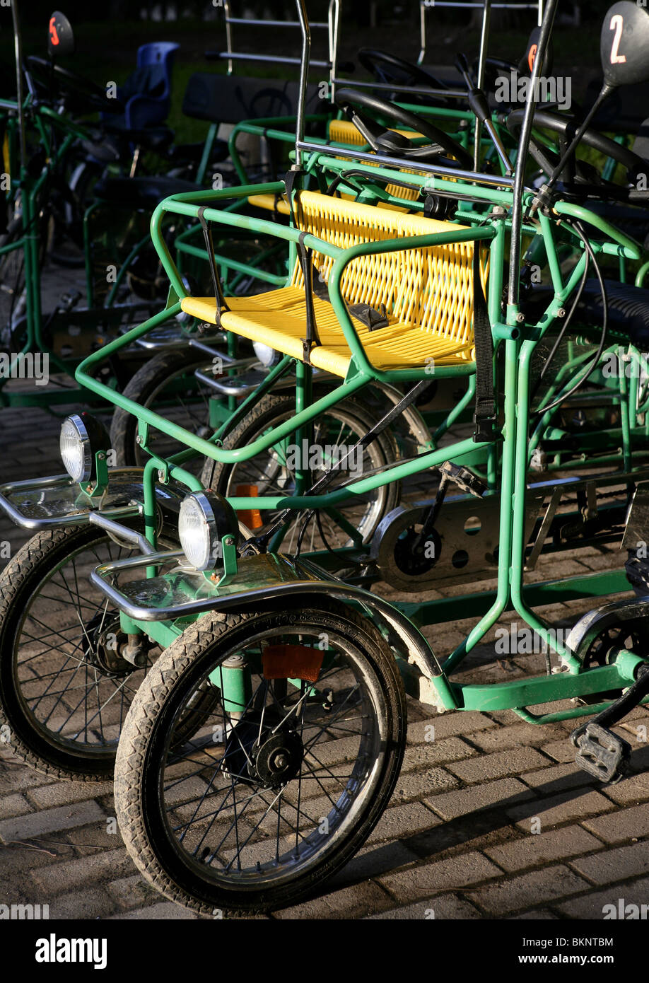 Bicicleta doble asiento fotografías e imágenes de alta resolución - Alamy