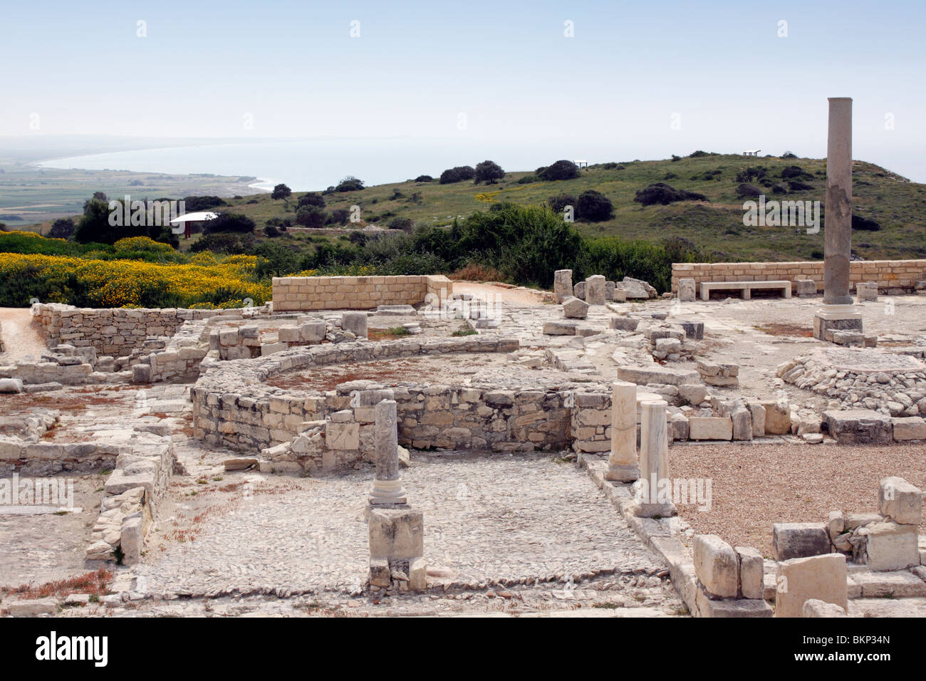 Los antiguos restos de la basílica cristiana en Kourion en la isla de Chipre. Foto de stock