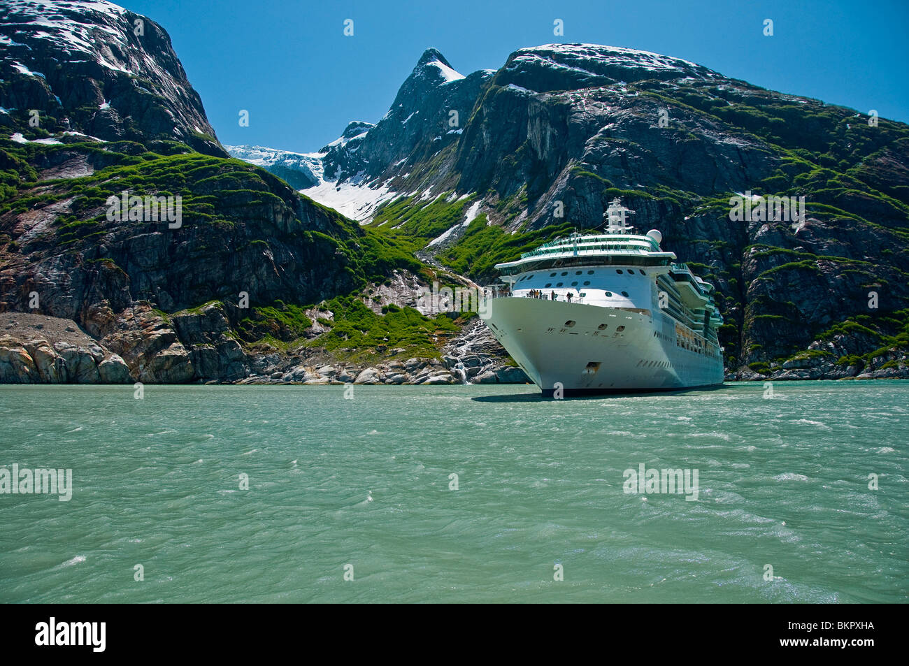 Royal Caribbean Cruise Ship en Endicott Brazo, Tracy Arm-Fords Terror National Wilderness, sureste de Alaska Foto de stock
