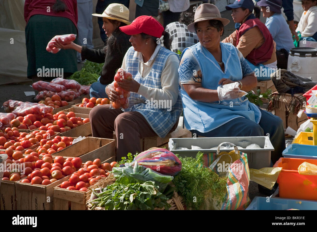 Mercado indio sangolqui fotografías e imágenes de alta resolución Alamy