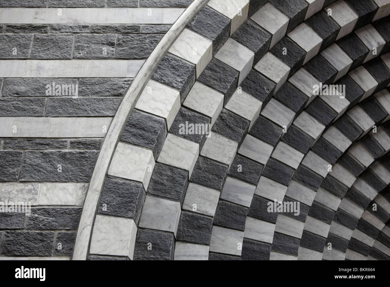 Detalle de los despojados iglesia de San Giovanni Battista por Mario Botta en Mogno, Valle Maggia, Suiza Foto de stock