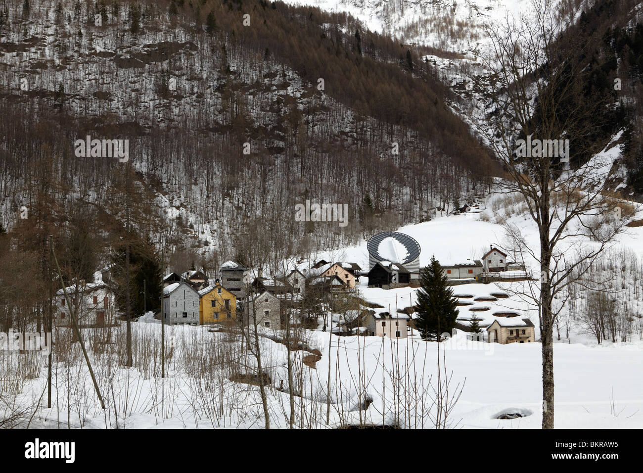 Vista de Mogno, Valle Maggia, Suiza Foto de stock