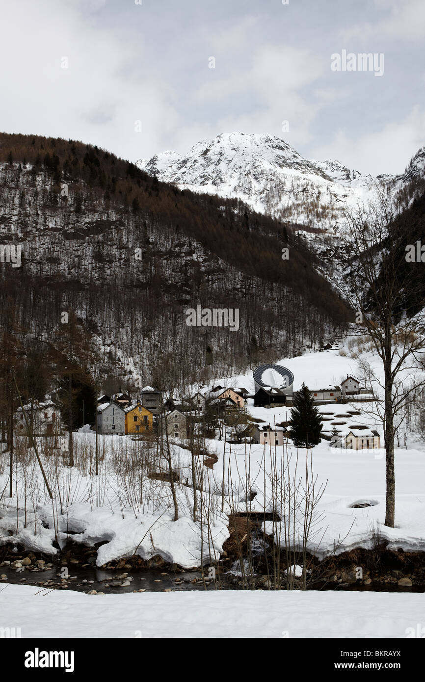 Vista de Mogno, Valle Maggia, Suiza Foto de stock