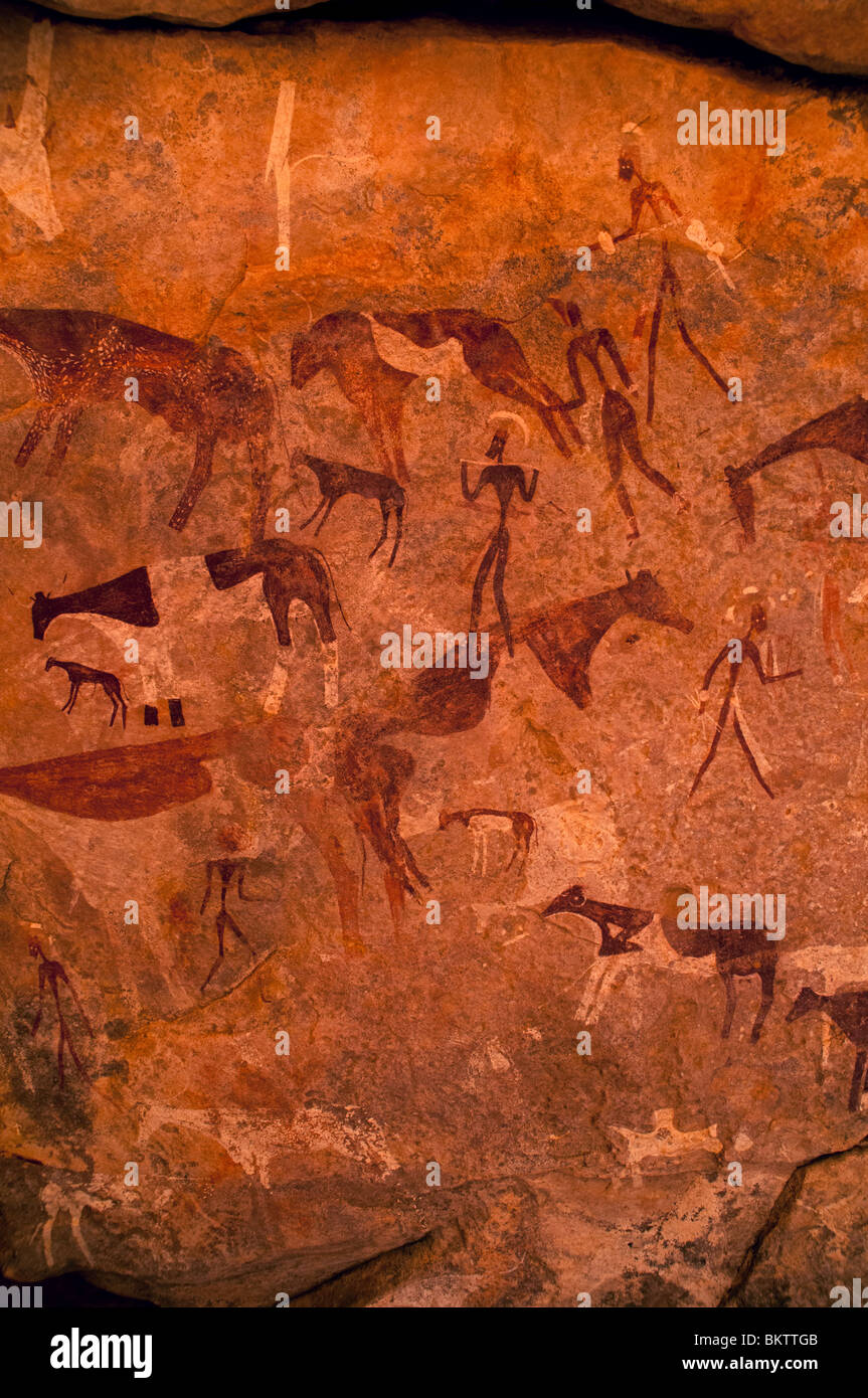 Neolítico pinturas rupestres de la cueva Marai-Borda descubierto cerca de  Jebel Uweinat, en el desierto occidental en el sudoeste de Egipto, cerca de  Libia y Sudán Fotografía de stock - Alamy