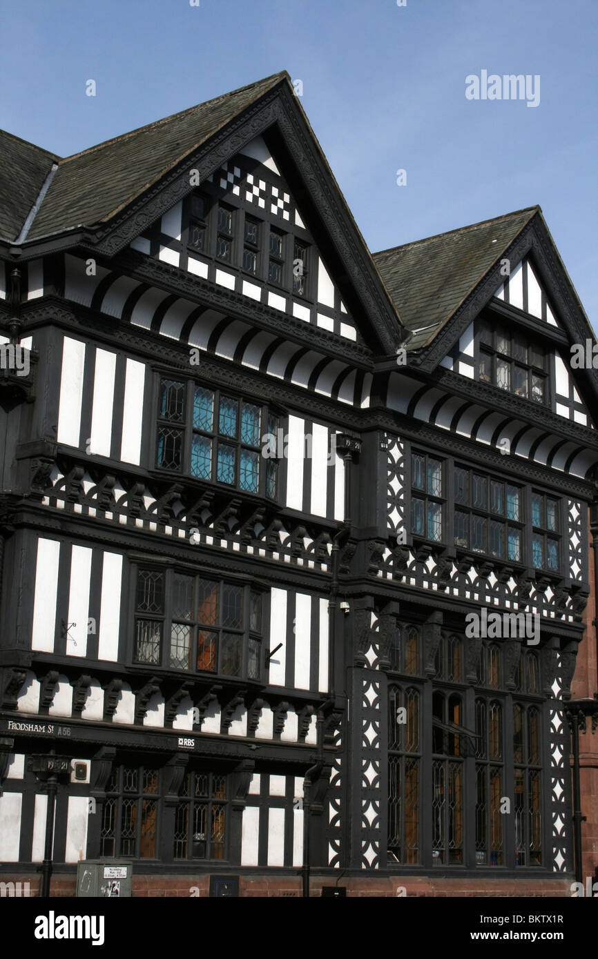 Arquitectura victoriana imitando Tudor en Chester, Reino Unido Foto de stock