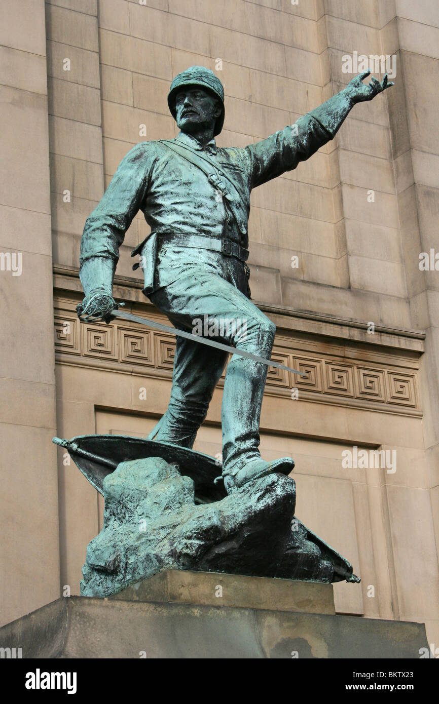 La estatua del Mayor General William Earle nacido en Liverpool 1833 Foto de stock