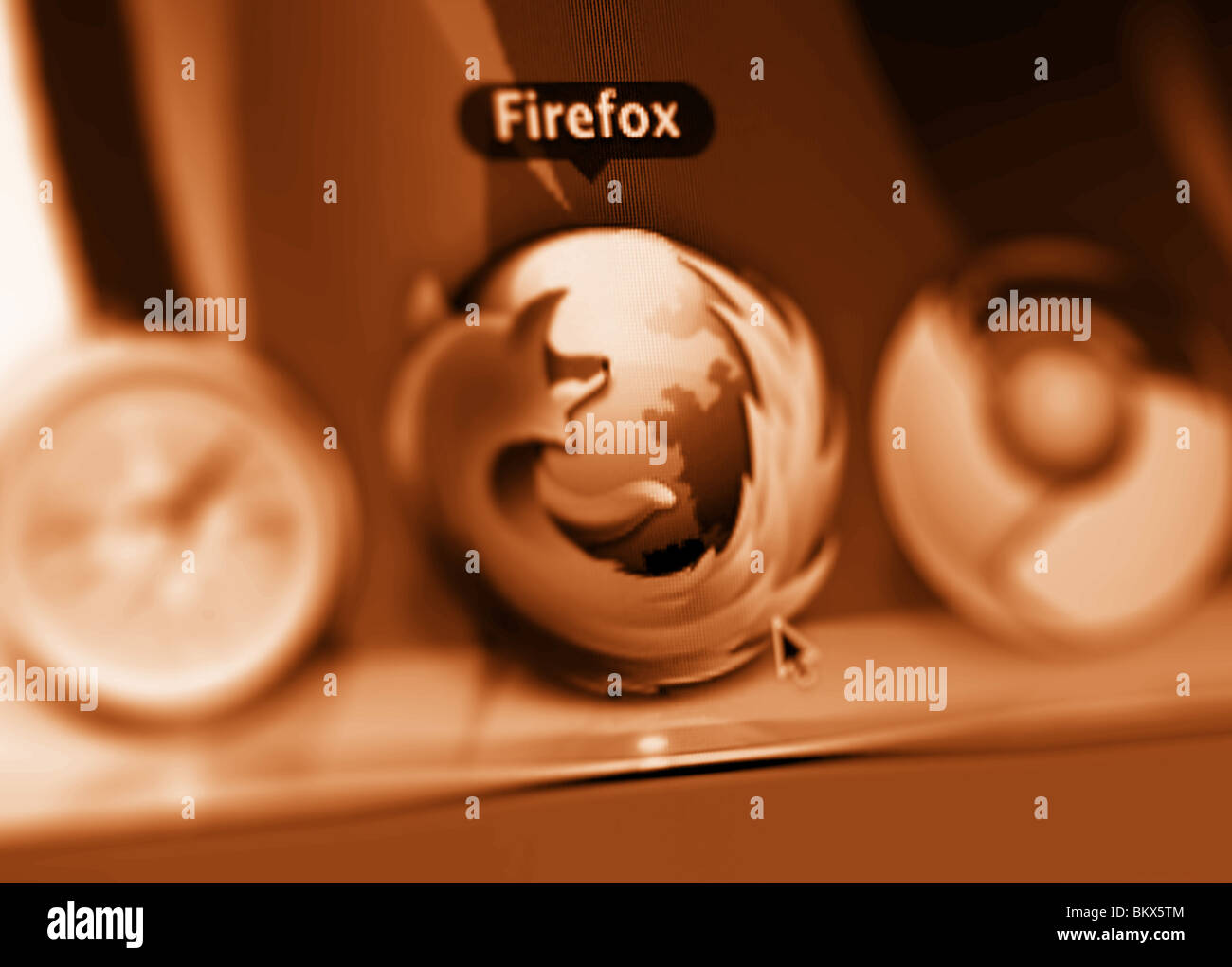 Foto Ilustrativa del navegador web Mozilla FireFox en el dock de un Macbook Foto de stock