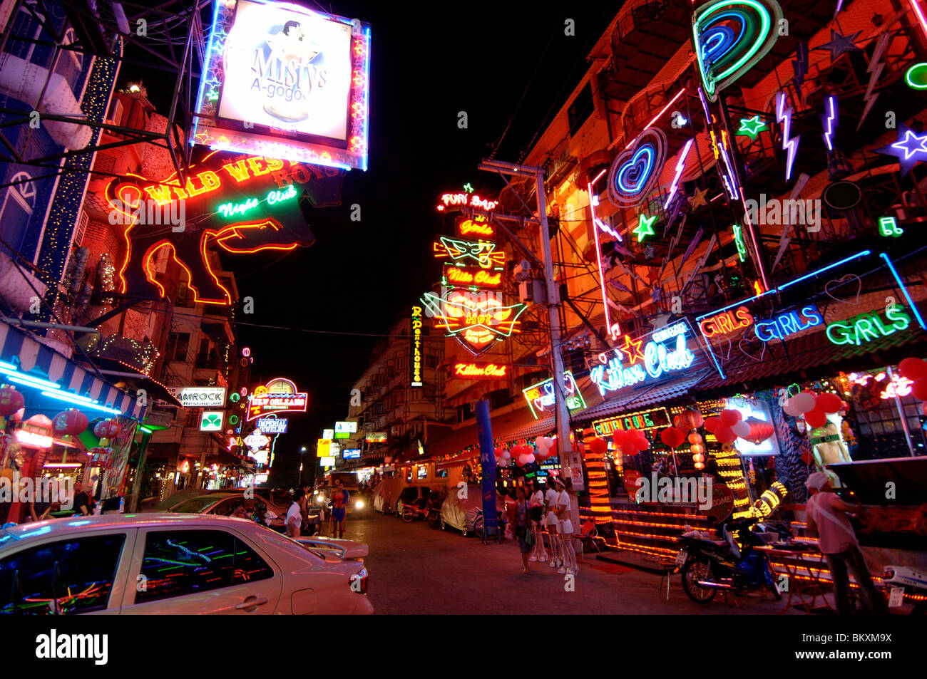 La vida nocturna de Pattaya Street ; Pattaya Tailandia ; el Sudeste Asiático Foto de stock