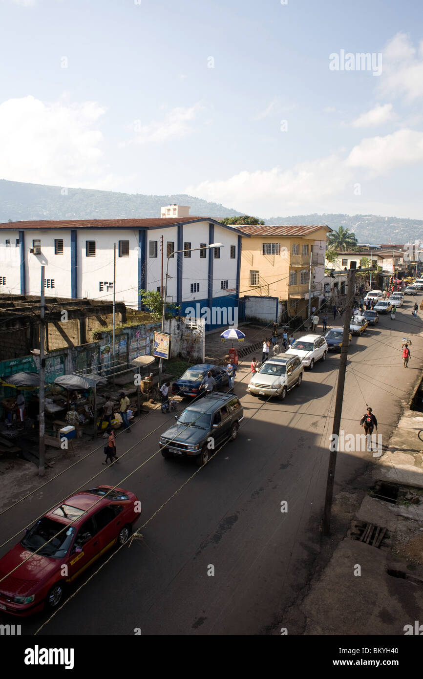 La hora pico de tráfico en Freetown, Sierra Leona, África occidental Foto de stock