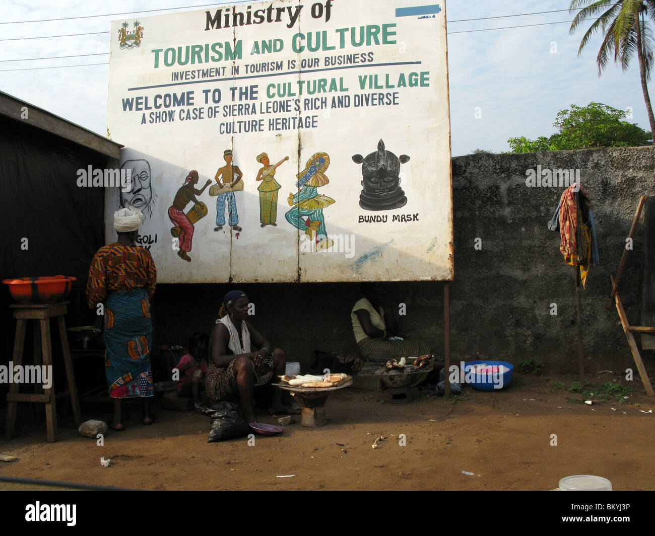 Signo de turismo en Freetown, Sierra Leona, África occidental Foto de stock
