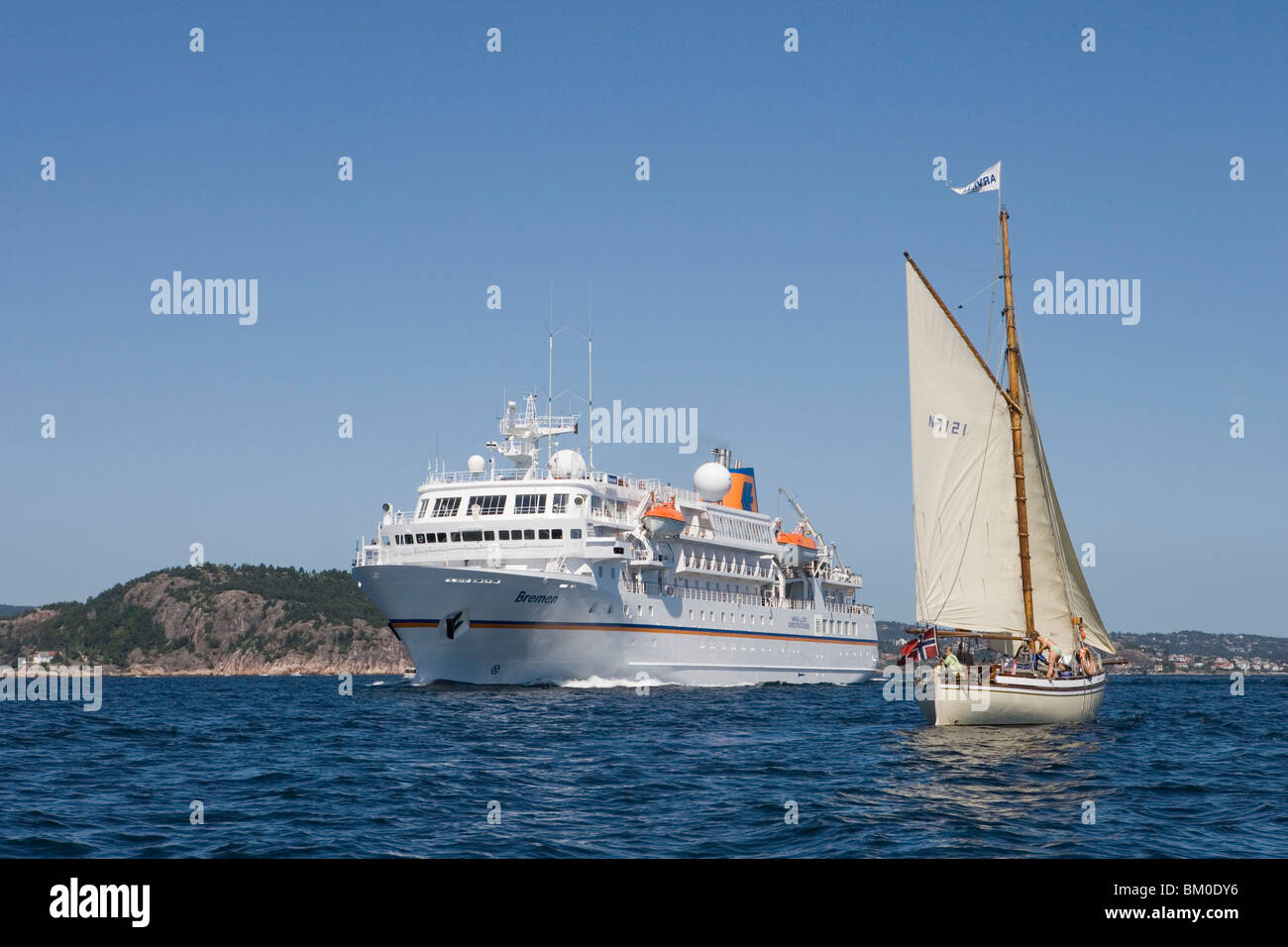 Barco Crucero MS Bremen partiendo de Kristiansand, Kristiansand, Noruega Foto de stock