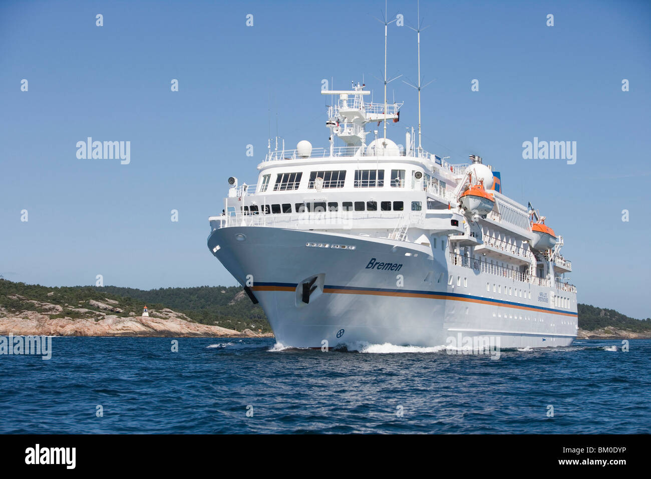Barco Crucero MS Bremen partiendo de Kristiansand, Kristiansand, Noruega Foto de stock