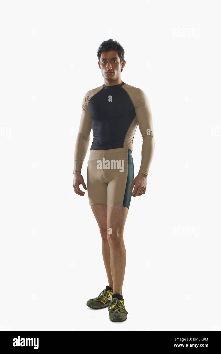 Retrato de un hombre vestido con pantalones cortos de ciclista Foto de stock