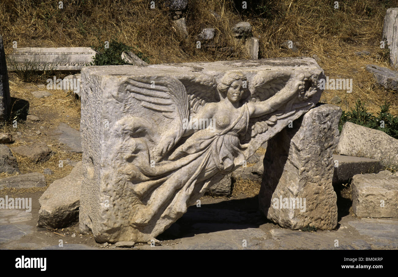 Tallar la piedra de la diosa griega Nike, Éfeso, Turquía Fotografía de  stock - Alamy