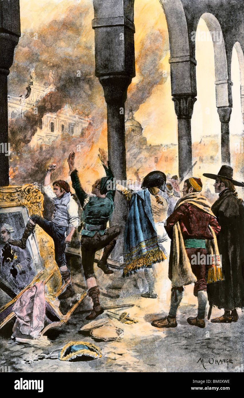 El populacho de Madrid quema la residencia del Primer Ministro Godoy, después de la derrota de España en Trafalgar en las guerras napoleónicas. Xilografía coloreada a mano Foto de stock
