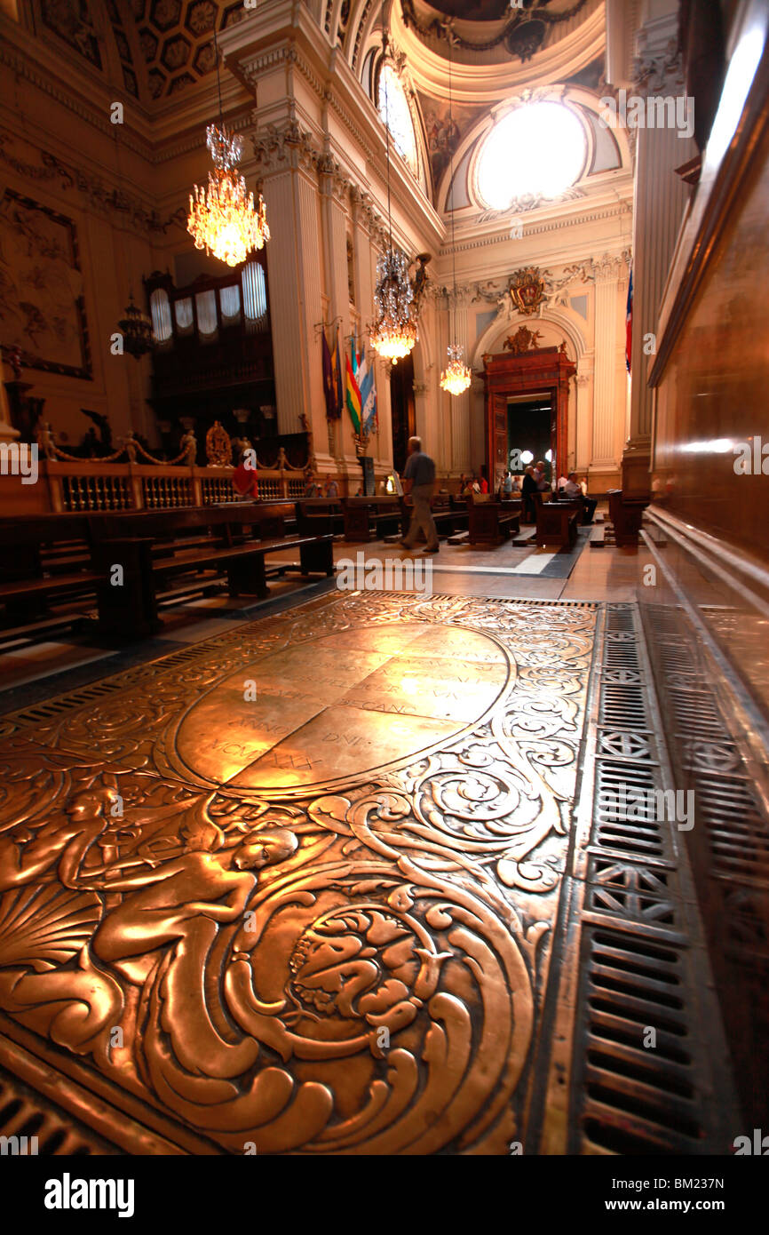 Interior de la enorme Basílica de Nuestra Señora del Pilar, la Plaza del Pilar, el centro de Zaragoza, Aragón, España, Europa Foto de stock