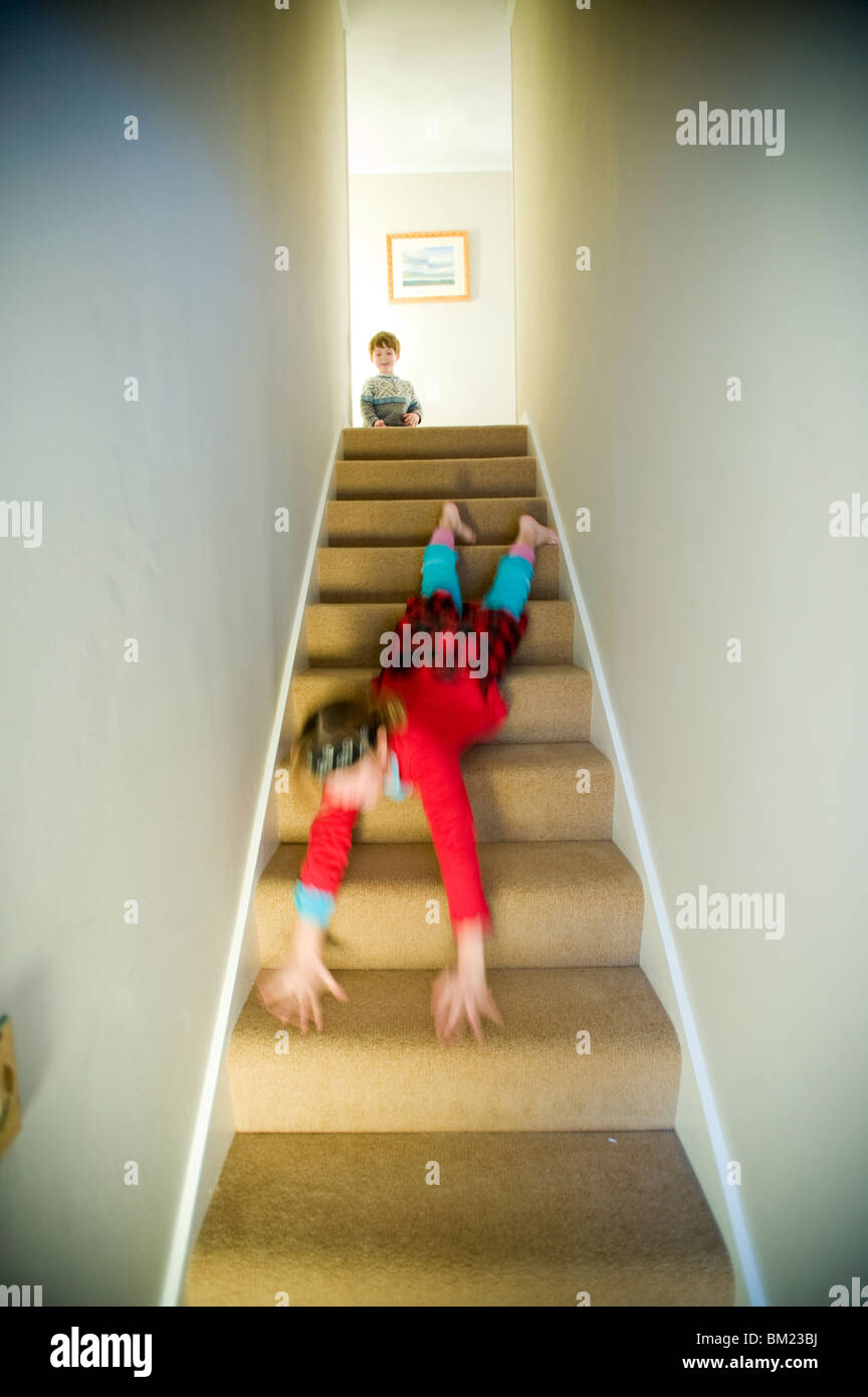 Chica caer por las escaleras, Ithaca, Estado de Nueva York, EE.UU  Fotografía de stock - Alamy
