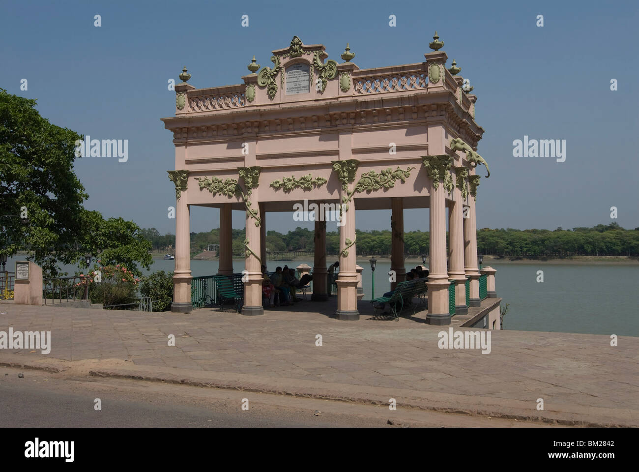 Antiguo embarcadero, río Hooghly danesa, en Bengala Occidental, India, Asia Foto de stock